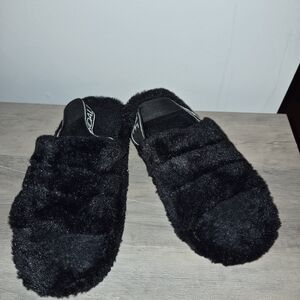Kendall And Kylie Cozy Black Fuzzy Slippers